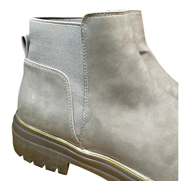 Women's Call It Spring MAXXYNE Beige Silver Platform Chelsea Boots US 9 - Picture 6 of 11